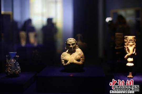 图为展出的精品文物。 泱波 摄 图为展出的精品文物。 泱波 摄